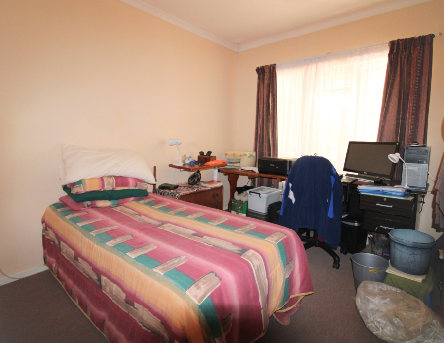 To Let 3 Bedroom Property for Rent in Onder Papegaaiberg Western Cape